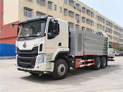 柳汽乘龙后双桥多功能抑尘车