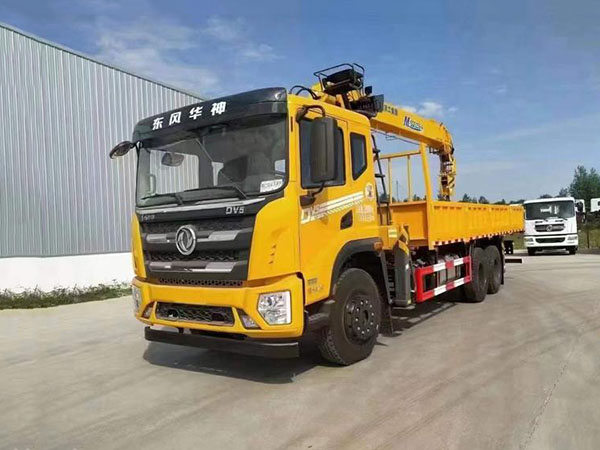 东风华神DV5后轮八‬‬随车吊