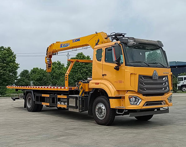 重汽豪沃清障带吊